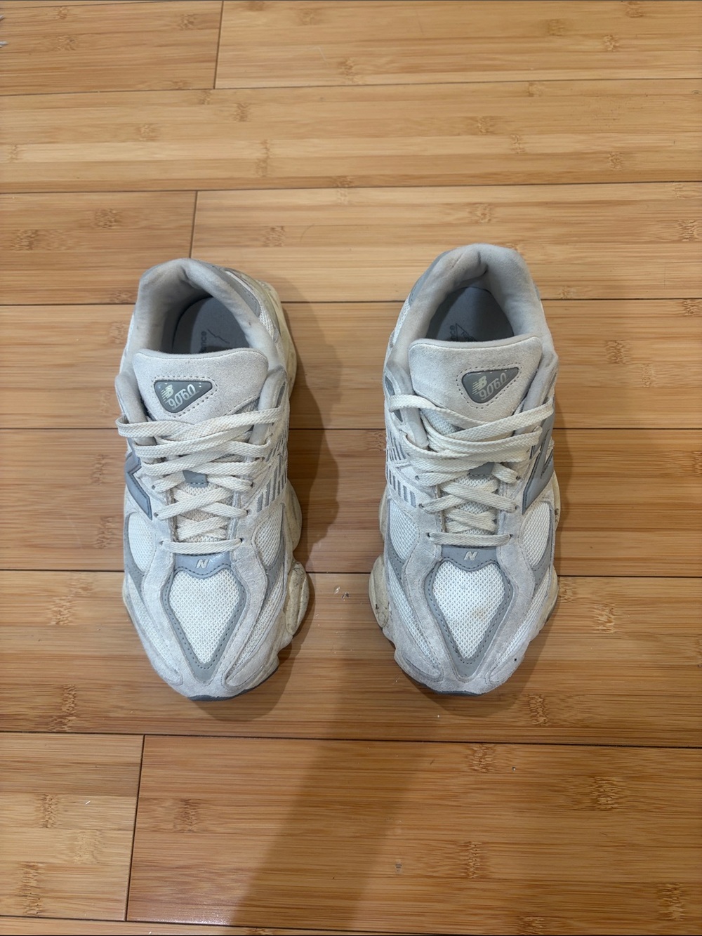 New Balance Women's White and Gray Retro Chunky Sneaker - Picture 2 of 8